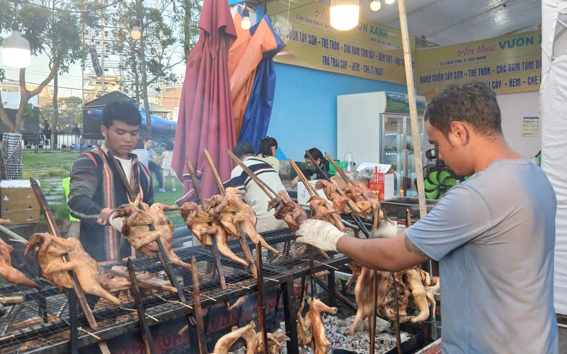 Có 28 gian hàng ẩm thực tại ngày hội.