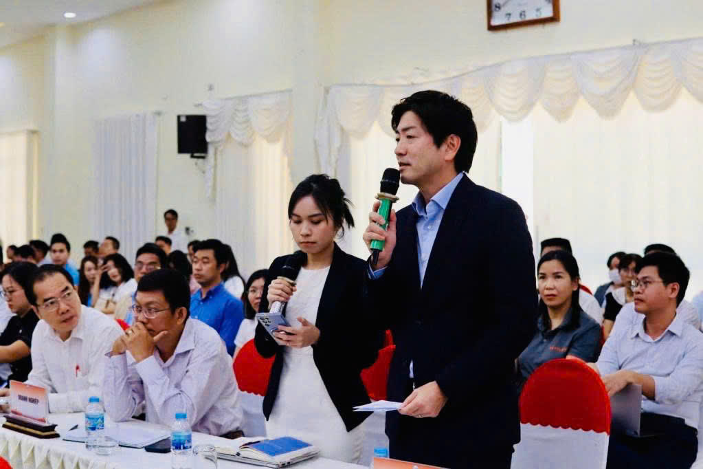 Ông Harada Shohei, Tổng Giám đốc Công ty TNHH Thức ăn chăn nuôi Kyodo Sojitz phát biểu tại hội nghị.