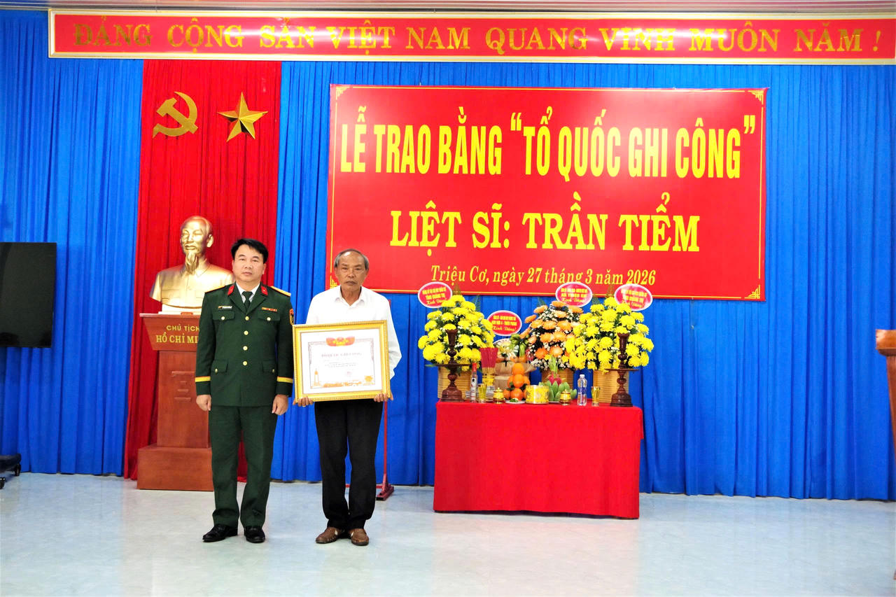 Quảng Trị trao Bằng “Tổ quốc ghi công” cho liệt sĩ Trần Tiểm