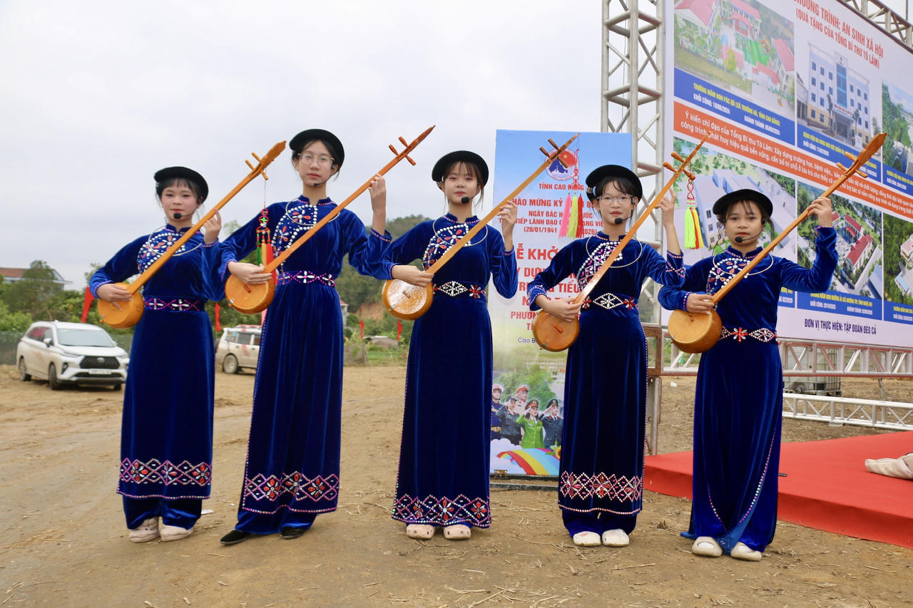 Nghệ thuật hát Then - Đàn tính của người Nùng, Tày Cao Bằng. (Ảnh: Lê Hanh)