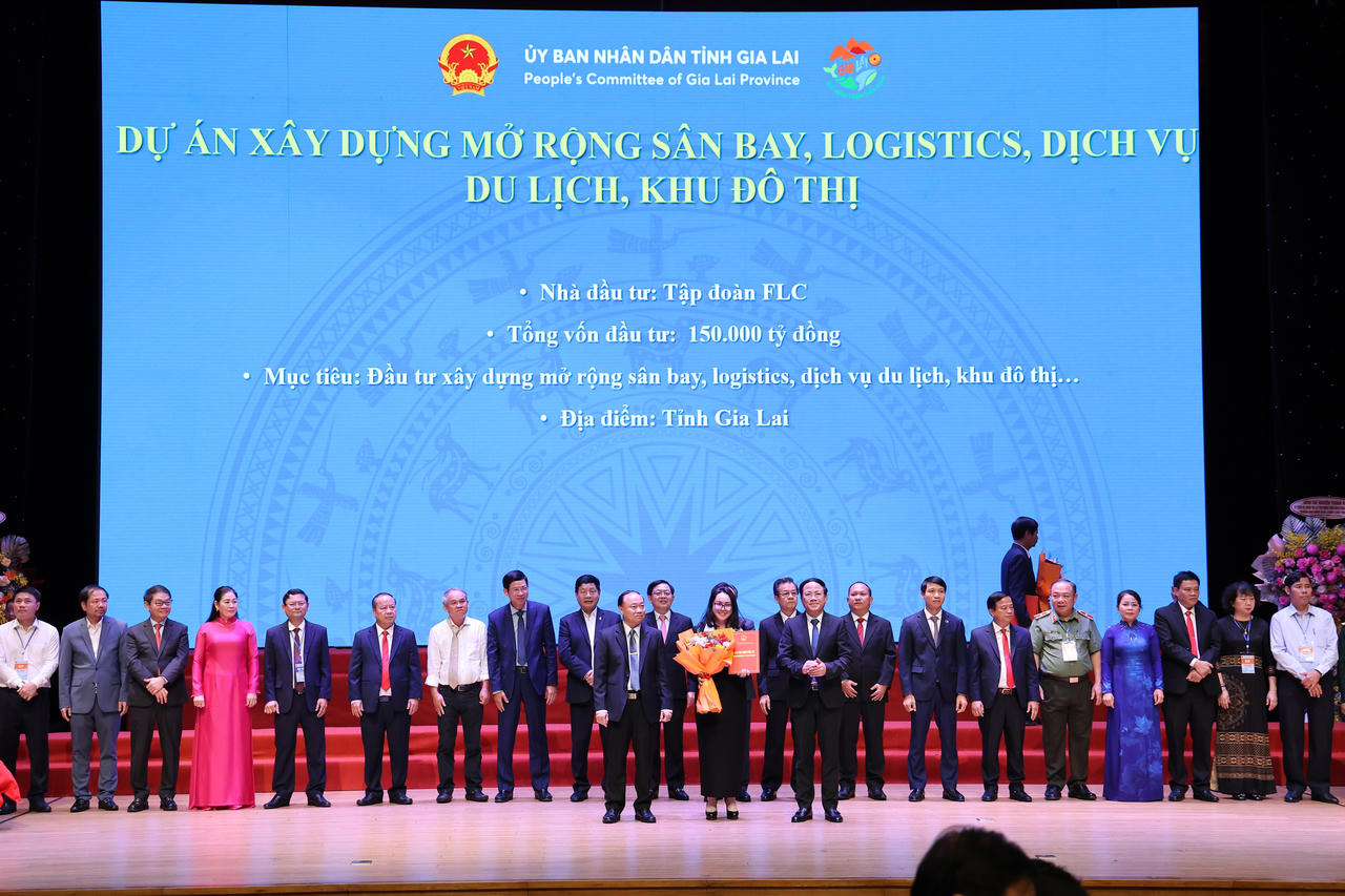 Trao biên bản ghi nhớ hợp tác đầu tư cho dự án xây dựng mở rộng sân bay, logistics, dịch vụ du lịch, khu đô thị với tổng vốn đầu tư 150.000 tỷ đồng.