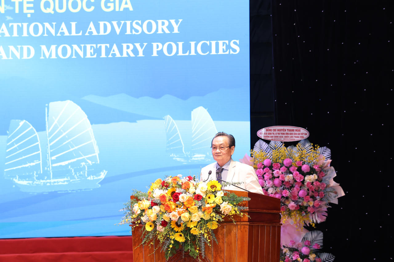 TS.Trần Du Lịch, thành viên hội đồng tư vấn tài chính tiền tệ quốc gia bàn giải pháp về chuyển đổi mô hình tăng trưởng.