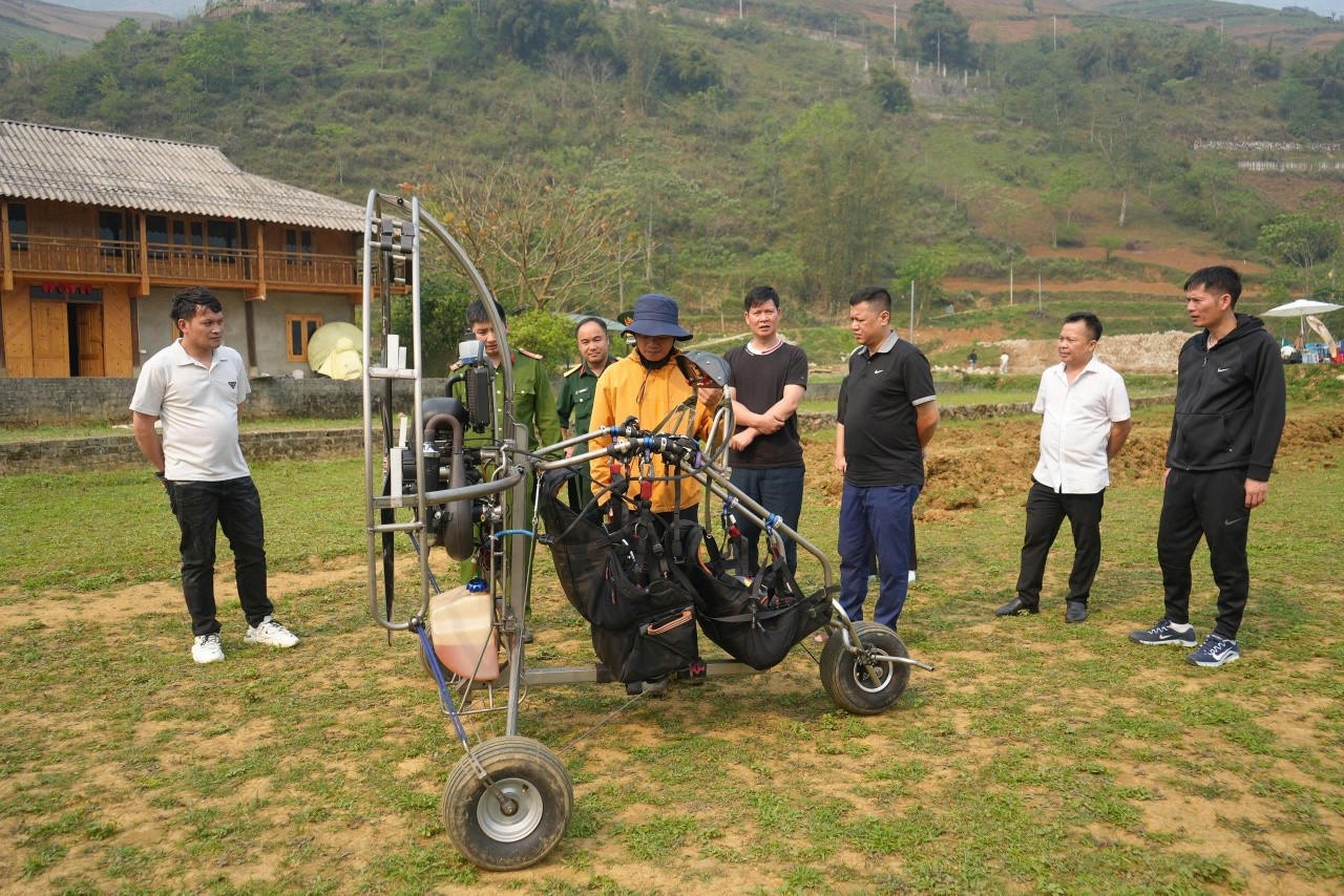 Lào Cai: Xác minh, xử lý phản ánh của cử tri về tiếng ồn từ hoạt động dù lượn gắn động cơ tại xã Tả Van