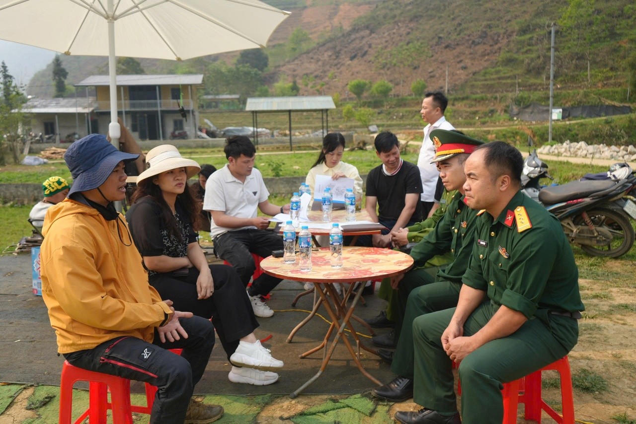 Để giải quyết khách quan các vướng mắc, Đoàn liên ngành yêu cầu Công ty TNHH Du lịch Thể thao Mây tạm dừng toàn bộ hoạt động dù lượn gắn động cơ tại xã Tả Van kể từ ngày 27/3.