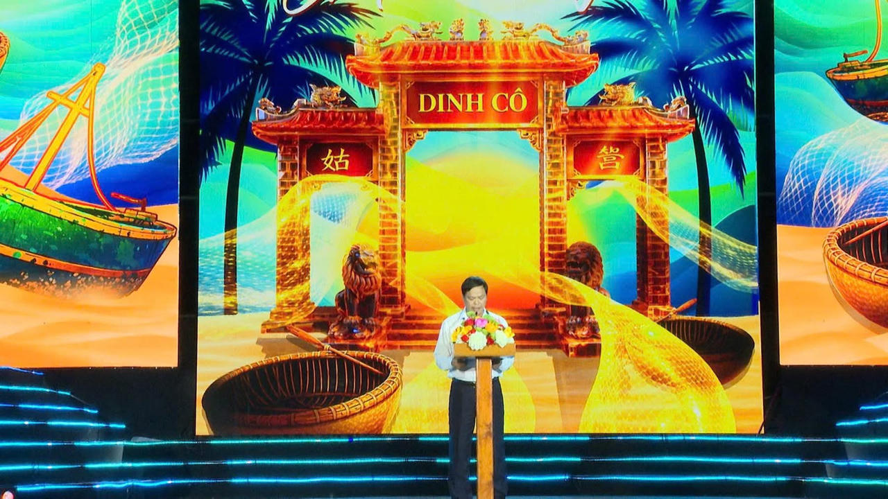 Lãnh đạo lãnh đạo xã Long Hải phát biểu tại buổi lễ.