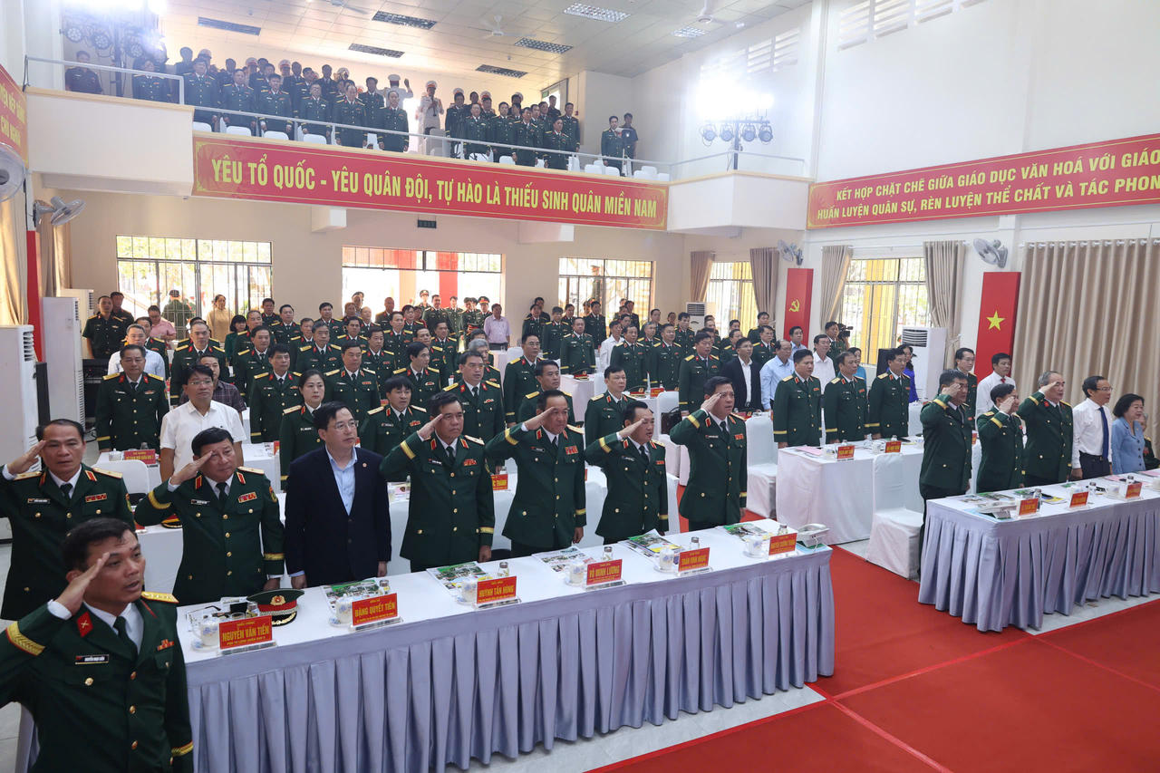 Nguyên lãnh đạo Đảng, Nhà nước, Thủ trưởng Bộ Quốc phòng và các đại biểu dự lễ. Ảnh: Lê Huy