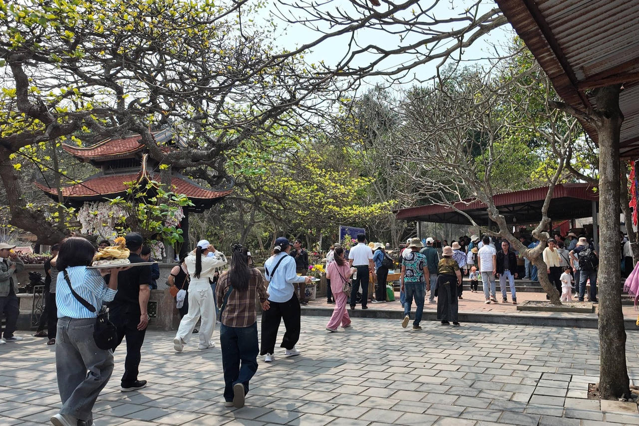 Lễ hội thu hút rất đông người dân địa phương và khách thập phương