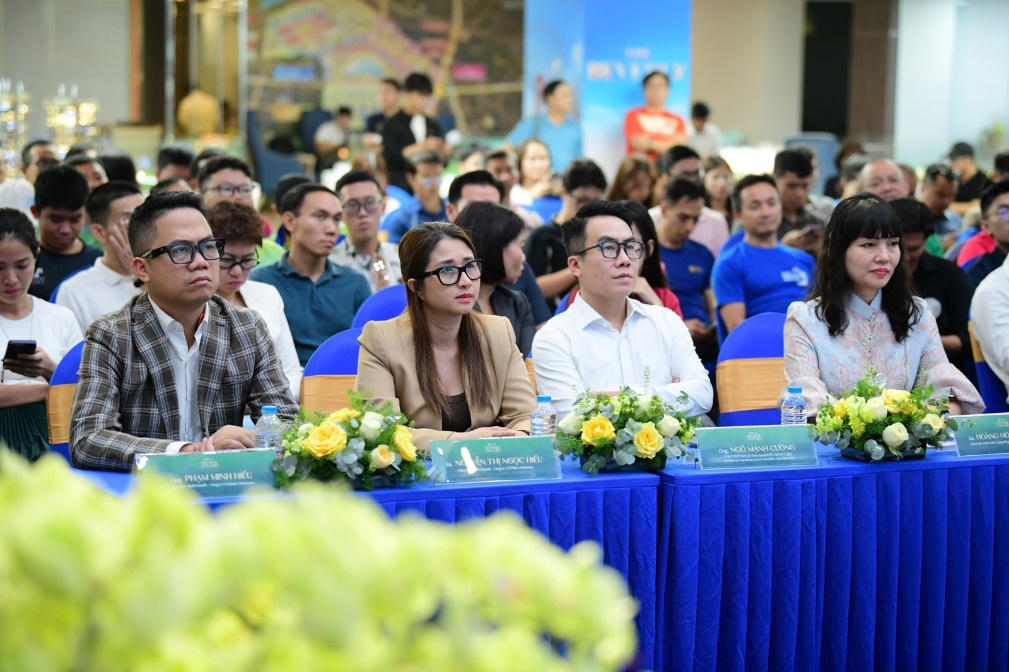 Họp báo có sự tham gia của đông đảo khách mời, vận động viên