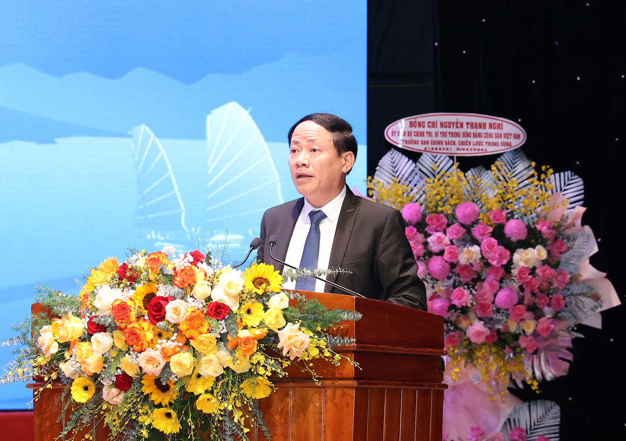 Chủ tịch UBND tỉnh Gia Lai Phạm Anh Tuấn thông tin tại hội nghị.