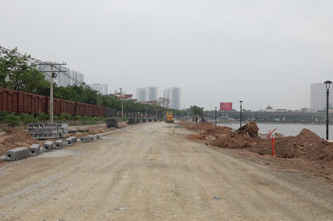 Các hạng mục nền đường, hạ tầng kỹ thuật đang được triển khai khẩn trương.