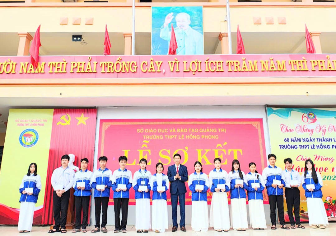 Ngôi trường “sinh ra trong chiến tranh”, lớn lên bằng khát vọng