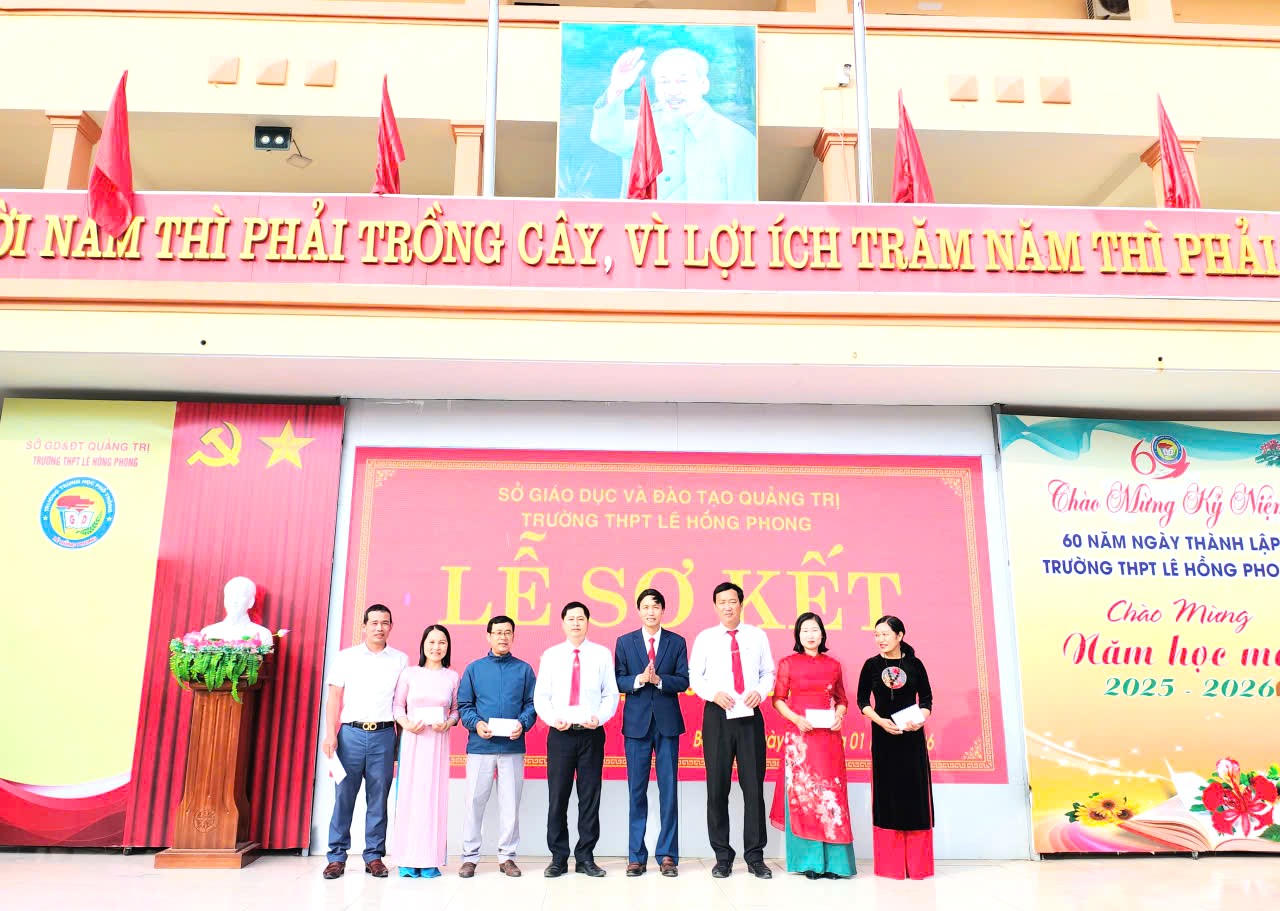 Ngôi trường “sinh ra trong chiến tranh”, lớn lên bằng khát vọng