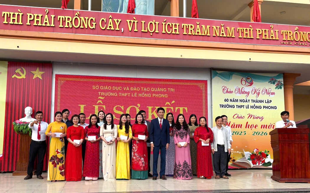 Ngôi trường “sinh ra trong chiến tranh”, lớn lên bằng khát vọng