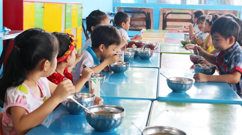 Bảo đảm điều kiện học tập, ăn ở, sinh hoạt cho học sinh khu vực biên giới.