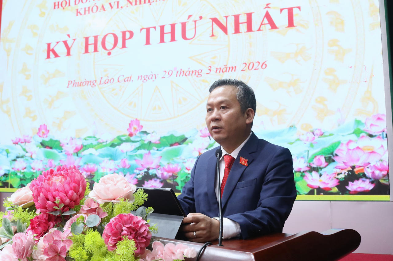 Ông Nguyễn Quốc Huy, Bí thư Đảng ủy, Chủ tịch HĐND phường Lào Cai khóa VI phát biểu.