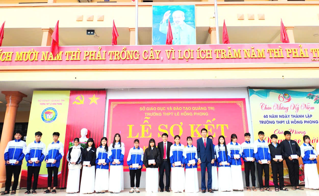 Ngôi trường “sinh ra trong chiến tranh”, lớn lên bằng khát vọng