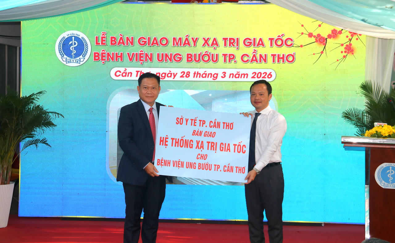Sở Y tế TP Cần Thơ bàn giao Hệ thống xạ trị gia tốc cho BV Ung bướu TP Cần Thơ.