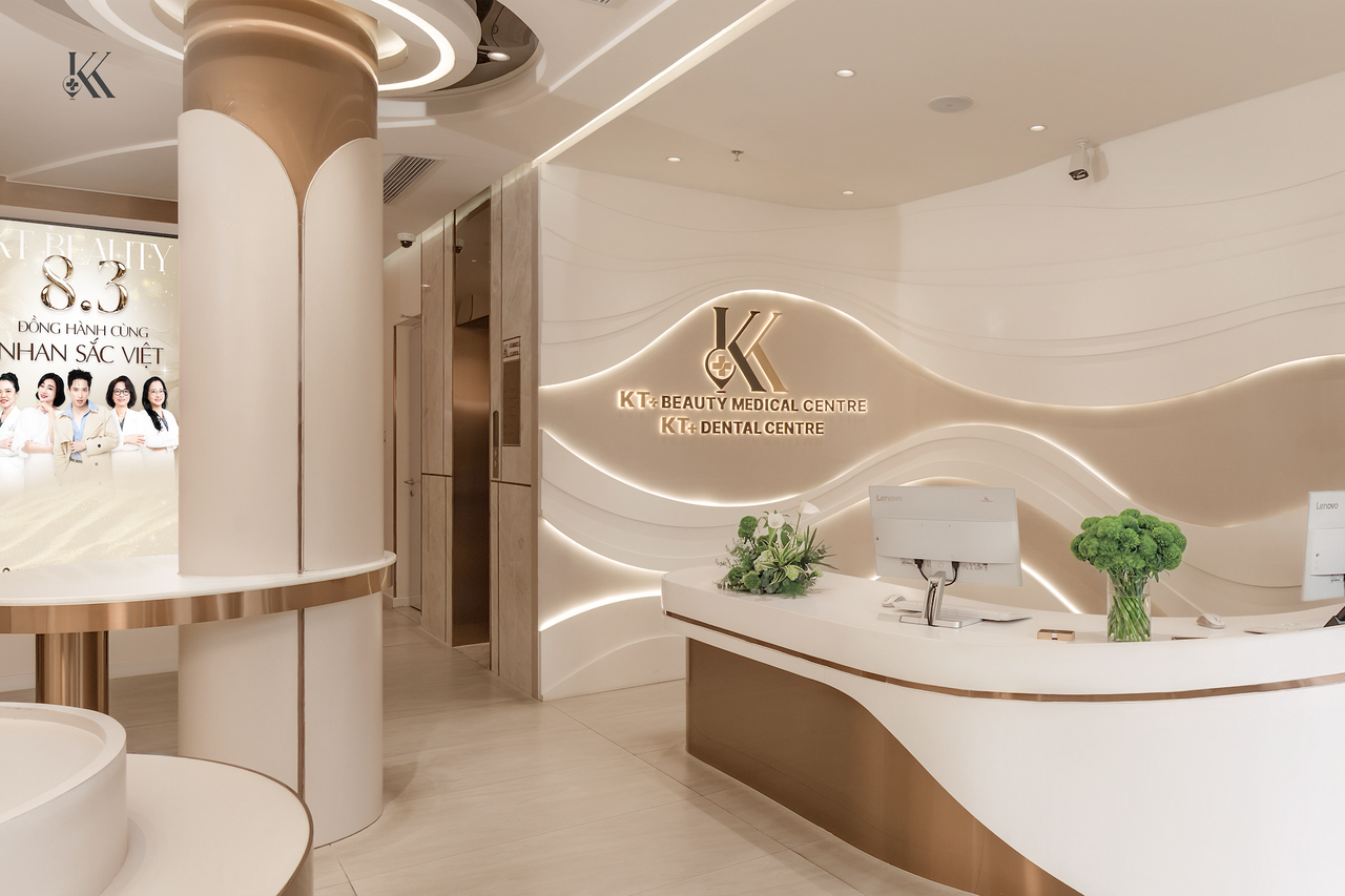 Không gian tiếp đón tại KT Beauty Medical Centre được thiết kế hiện đại, mang đến trải nghiệm chuyên nghiệp và thoải mái cho khách hàng