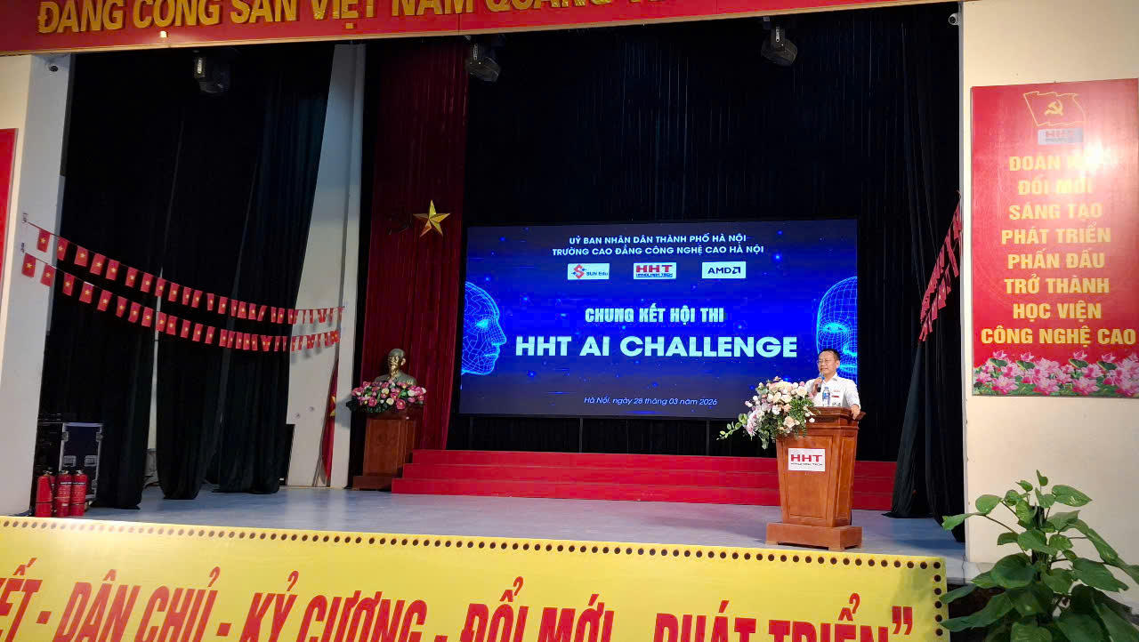 NGƯT.TS Phạm Xuân Khánh - Hiệu trưởng nhà trường phát biểu tại sự kiện