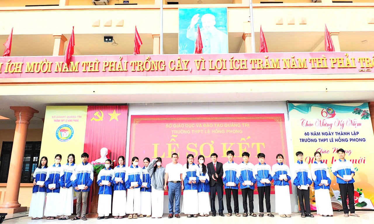 Ngôi trường “sinh ra trong chiến tranh”, lớn lên bằng khát vọng