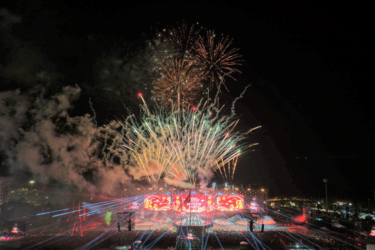 Màn pháo hoa rực rỡ chào mừng Năm Du lịch quốc gia - Gia Lai 2026.