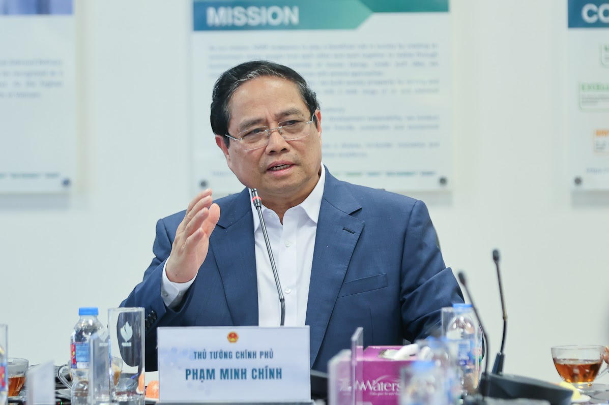 Thủ tướng Phạm Minh Chính làm việc tại Nhà máy Lọc hóa dầu Nghi Sơn.