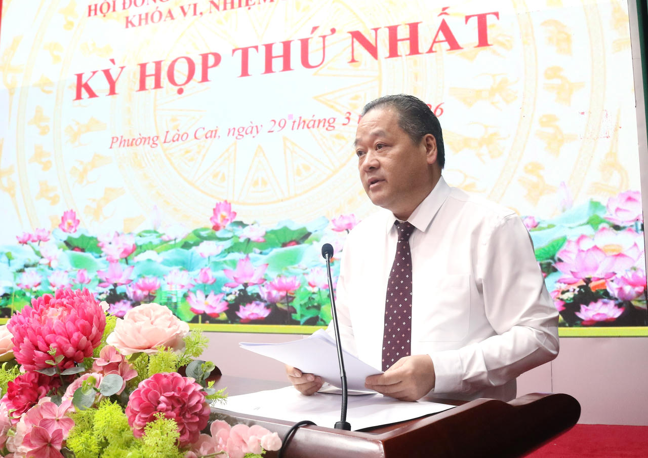 Ông Lý&nbsp;Bình Minh,&nbsp;Phó Chủ tịch HĐND tỉnh Lào Cai phát biểu chỉ đạo kỳ họp.