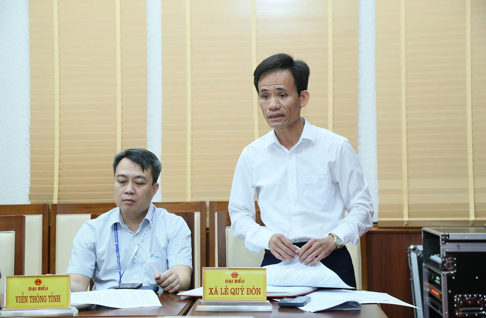 Lãnh đạo xã Lê Quý Đôn báo cáo tại cuộc họp.