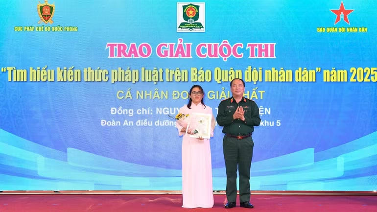 Trao giải Cuộc thi “Tìm hiểu kiến thức pháp luật trên Báo Quân đội nhân dân” năm 2025