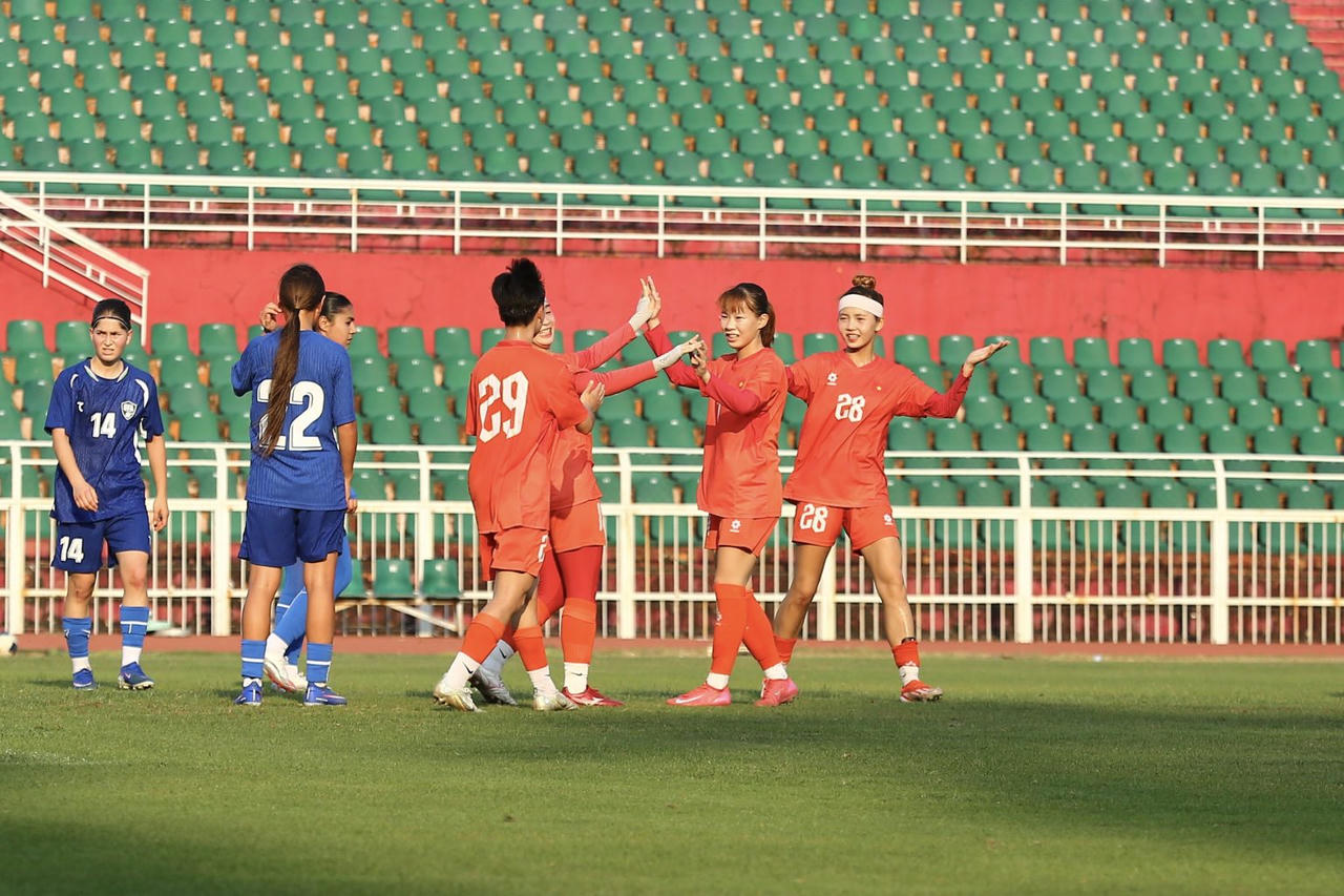 Trong cuộc giao hữu với U20 Uzbekistan, U20 nữ Việt Nam đã&nbsp; giành chiến thắng thuyết phục với tỷ số 4-0.