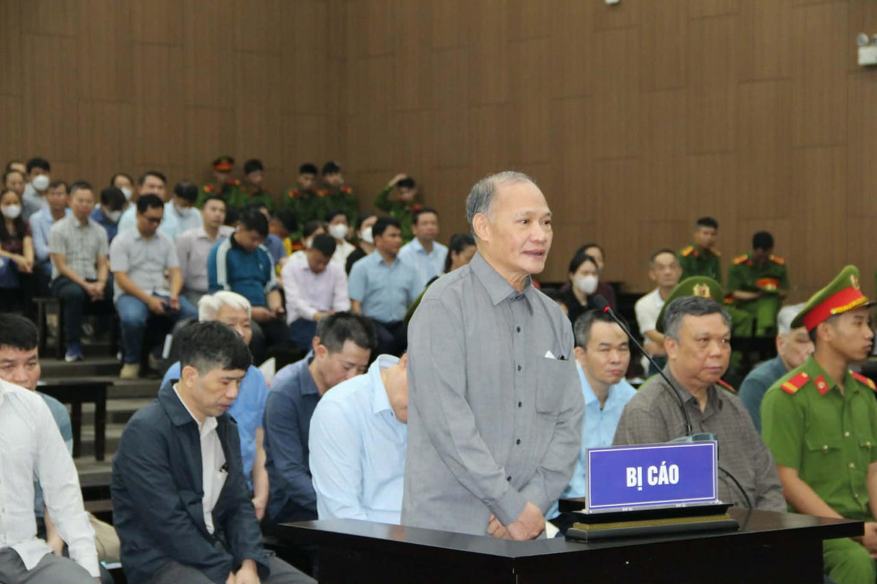 Cựu Thứ trưởng Bộ NN&PTNT Hoàng Văn Thắng tại tòa.