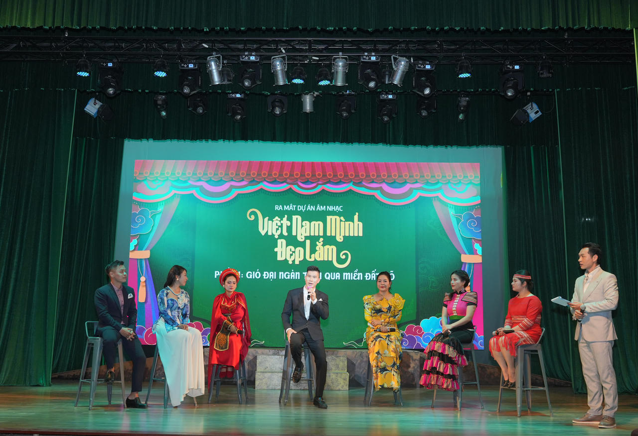 Quang cảnh buổi ra mắt.