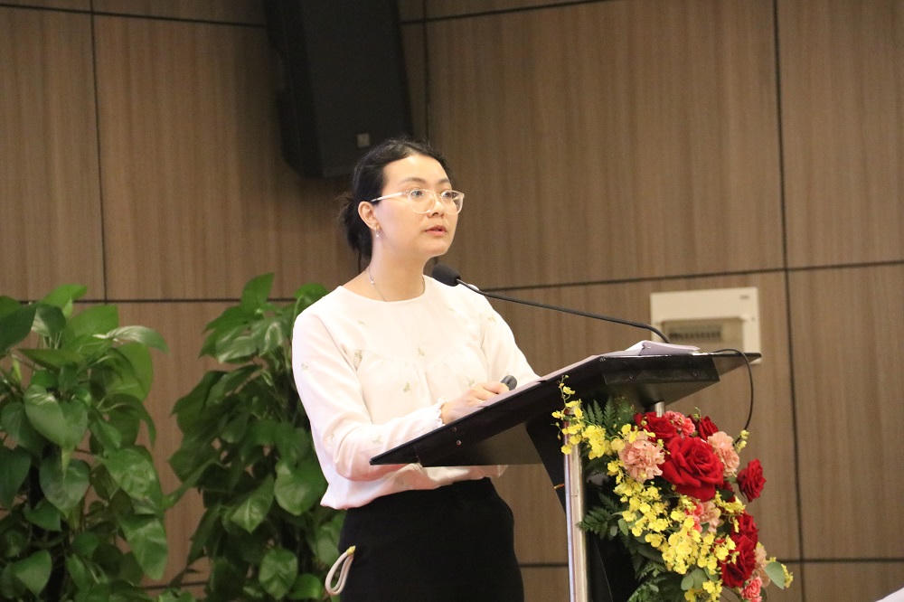 Bà Bùi Thị Huyền, cán bộ phòng Quản lý đấu giá tài sản (Cục Bổ trợ tư pháp) trình bày các định hướng chính sách của dự thảo luật sửa đổi.