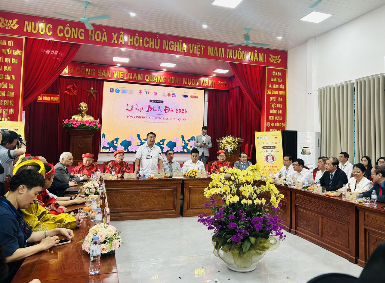 Ông Nguyễn Đăng Việt, Chủ tịch UBND xã Bình Minh, Hà Nội phát biểu tại buổi lễ giới thiệu. (Nguồn: P.V)