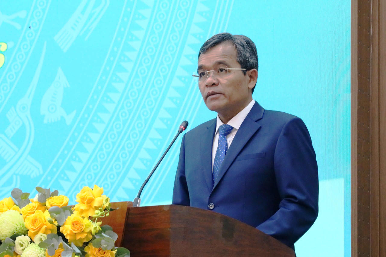 Bí thư Tỉnh ủy Quảng Ngãi Hồ Văn Niên phát biểu tại kỳ họp.