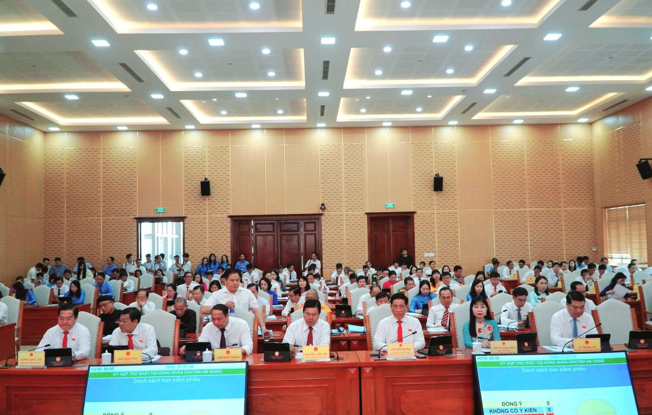 Quang cảnh kỳ họp