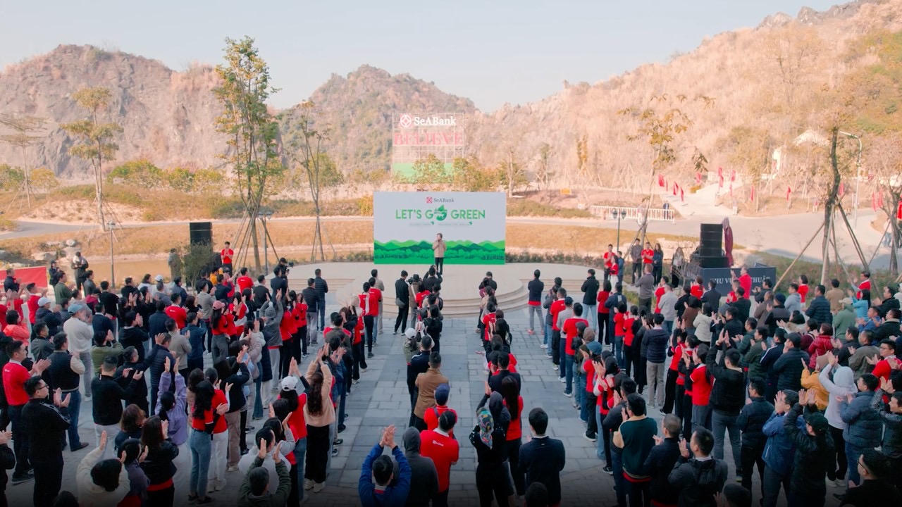 Bà Nguyễn Thị Nga - Chủ tịch Tập đoàn BRG phát động chiến dịch Let’s Go Green trong hệ sinh thái Tập đoàn.