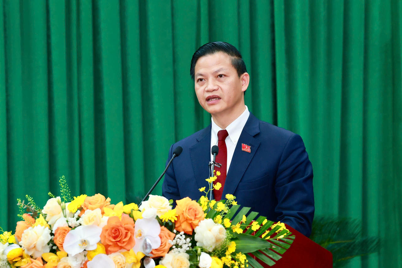 Ông Vương Quốc Tuấn, Chủ tịch UBND tỉnh Thái Nguyên phát biểu tại kỳ họp