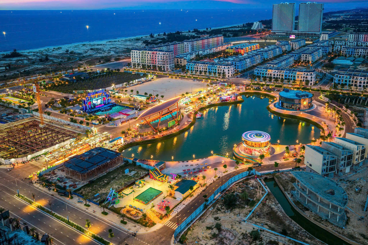 Không gian Khu đô thị Bảo Ninh 1 (Regal Legend) rực rỡ về đêm.