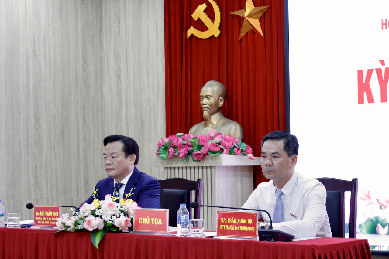 Chủ tọa kỳ họp.