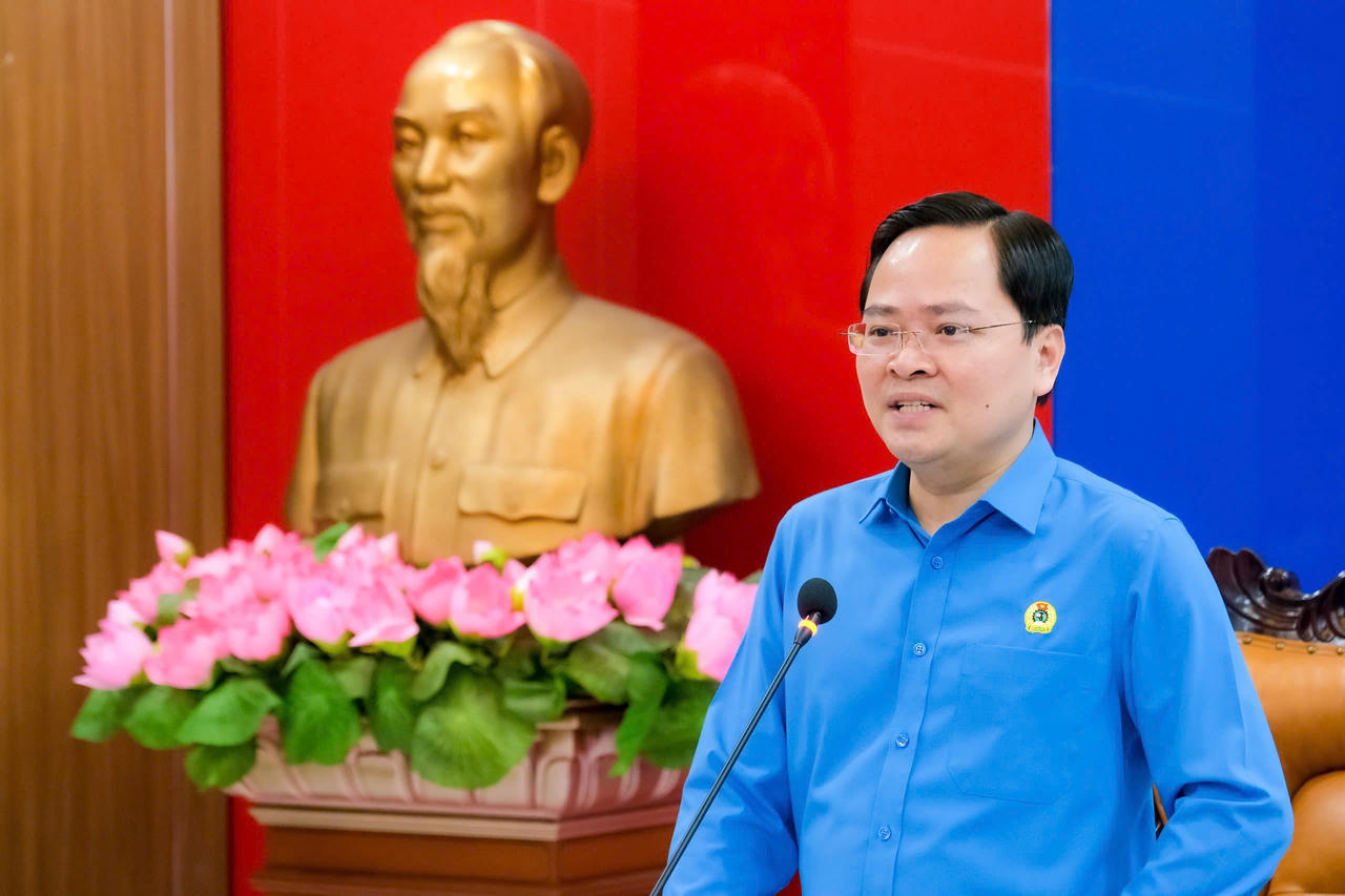 Chủ tịch Tổng LĐLĐVN Nguyễn Anh Tuấn phát biểu khai mạc.