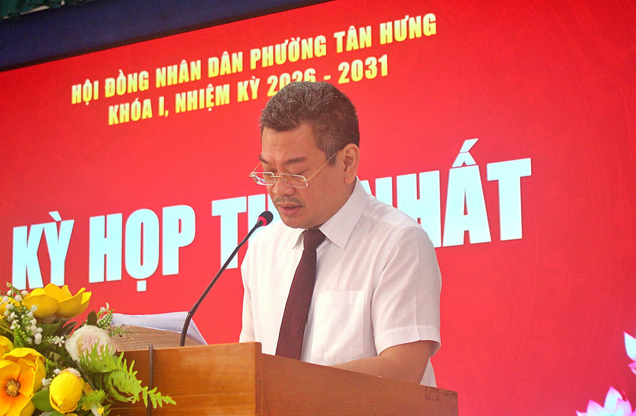 Chủ tịch HĐND phường Tân Hưng phát biểu nhận nhiệm vụ.