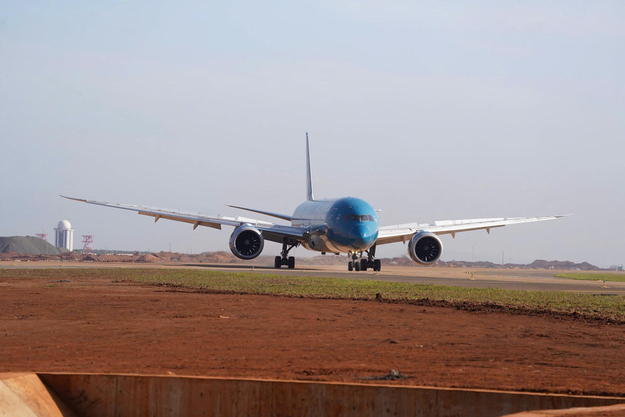 Sân bay Long Thành (Đồng Nai) chính thức đón chuyến bay thương mại đầu tiên, tạo nên bước ngoặt mới trong thu hút đầu tư vào du lịch.