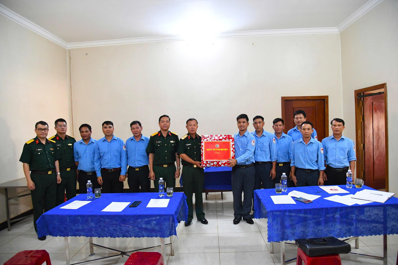 Quân khu 5 thăm chúc Tết các đơn vị nước bạn Campuchia.&nbsp;