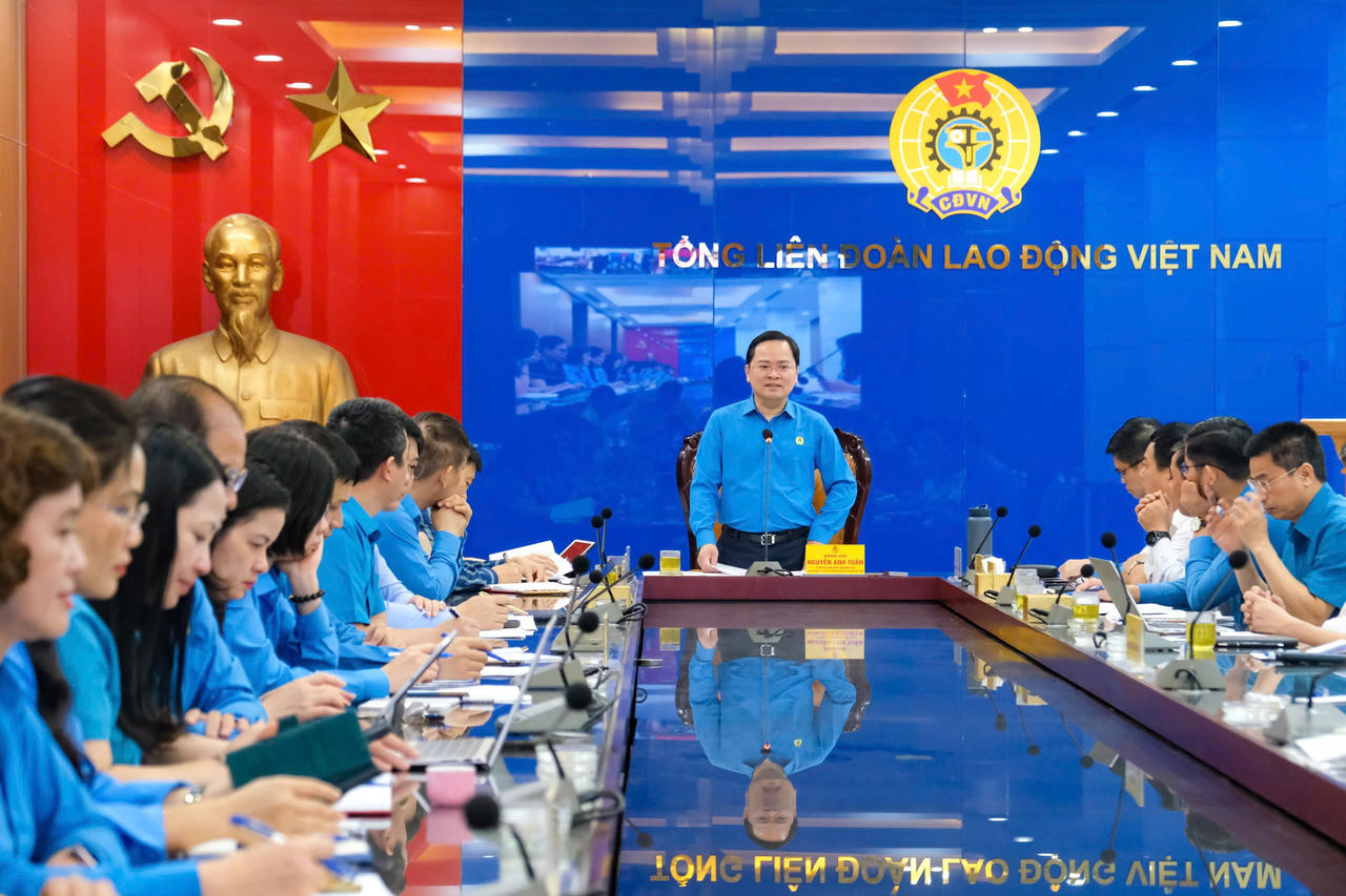 Nâng cao nhận thức chính trị, pháp luật cho công nhân trong tình hình mới