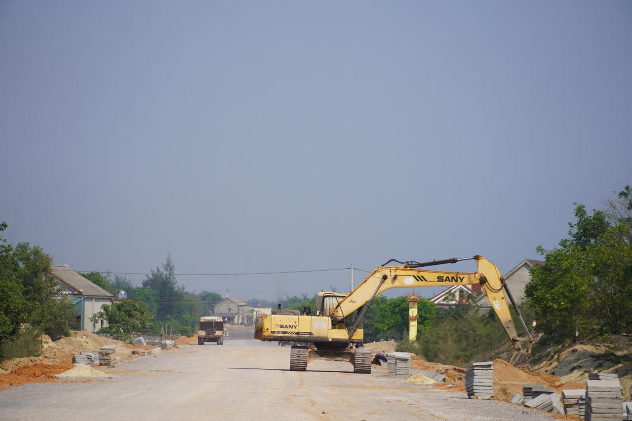 Hiện trường Dự án thành phần 1 - Đường ven biển đoạn qua địa phận xã Sen Ngư.
