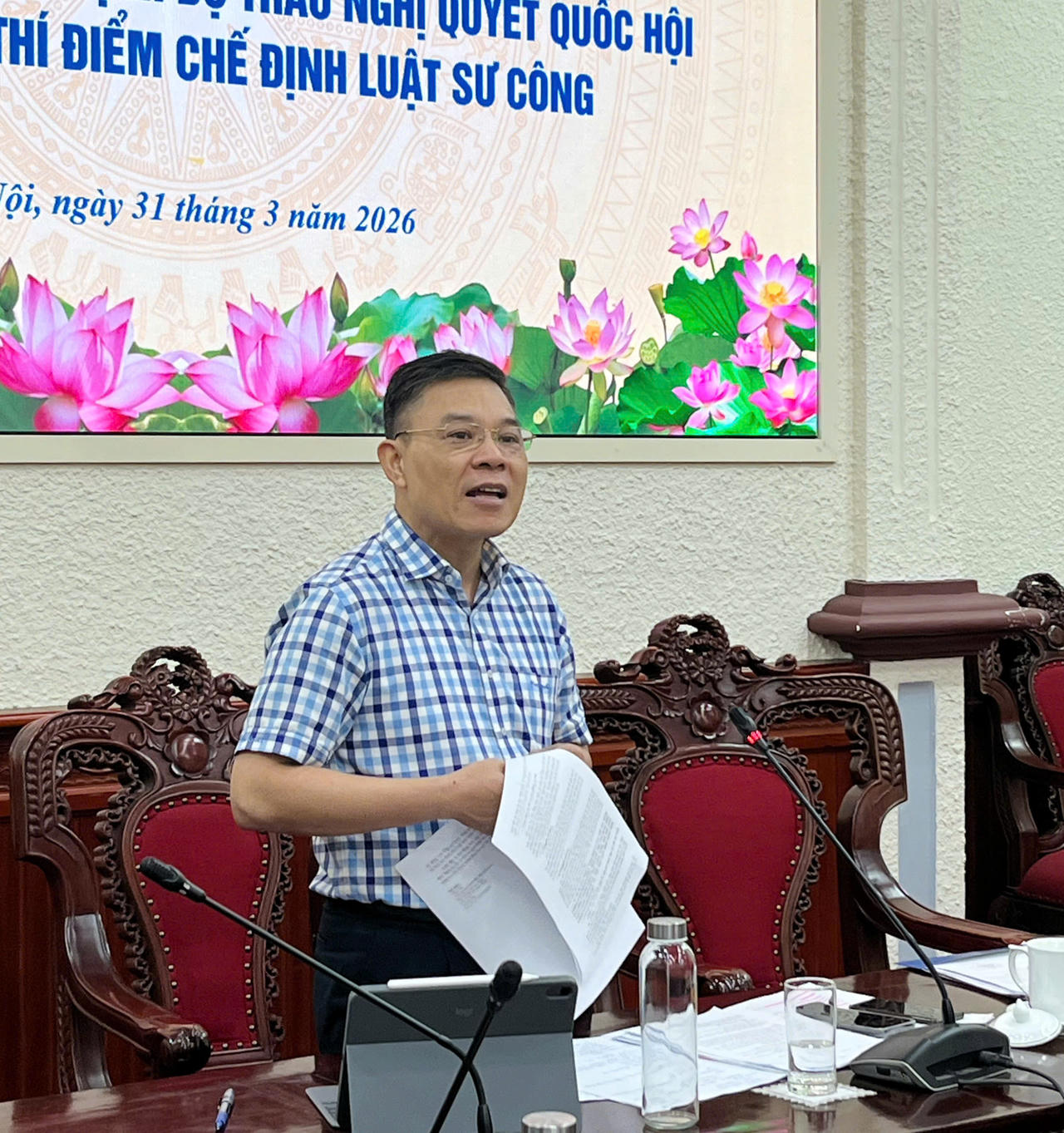 Phó Chủ tịch Hội đồng Nguyễn Quốc Hoàn – Vụ trưởng Vụ Công tác xây dựng văn bản quy phạm pháp luật phát biểu kết luận phiên họp.