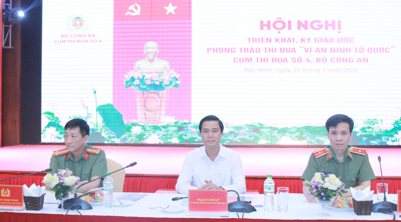 Ông&nbsp;Lê Xuân Lợi, Phó Chủ tịch UBND tỉnh Bắc Ninh và lãnh đạo Công an tỉnh Bắc Ninh, Thái Nguyên chủ trì hội nghị. 
