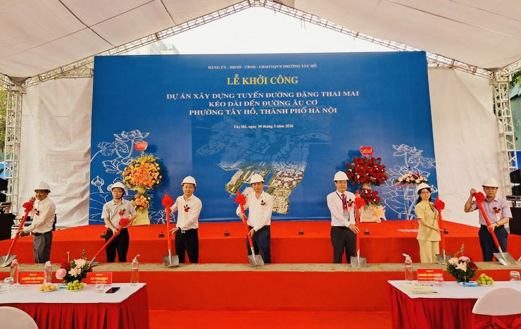 Lãnh đạo phường Tây Hồ thực hiện nghi thức khởi công Dự án.