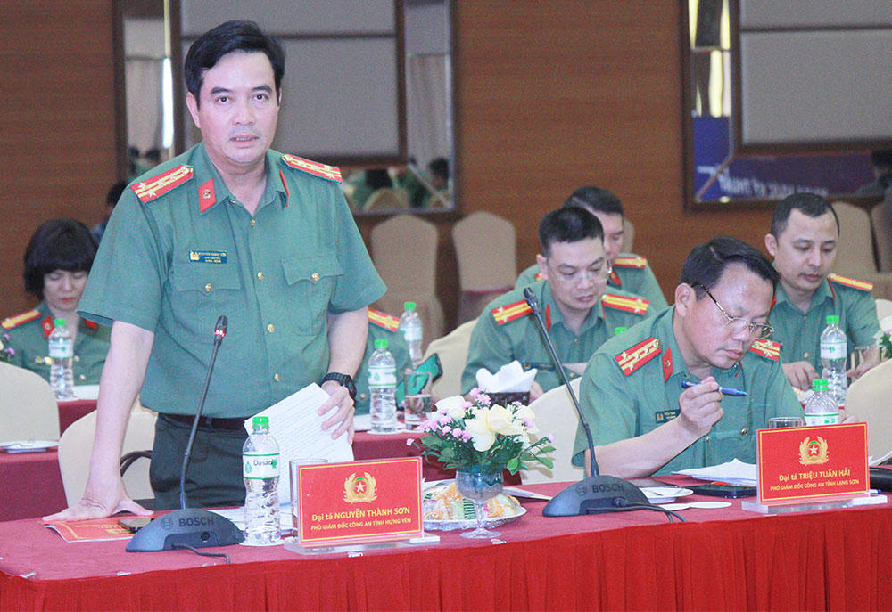 Đại tá Nguyễn Thành Sơn, Phó Giám đốc Công an tỉnh Hưng Yên phát biểu ý kiến tại hội nghị.